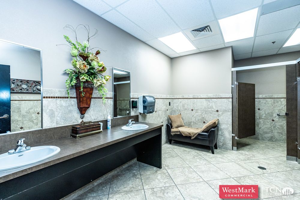 River Crossing Shopping Center: 6023 82nd St, Lubbock, TX 79424